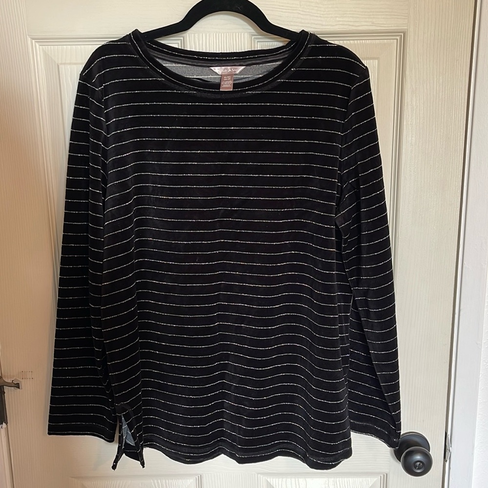 White Stag. Size XL. Silver detail stripes
